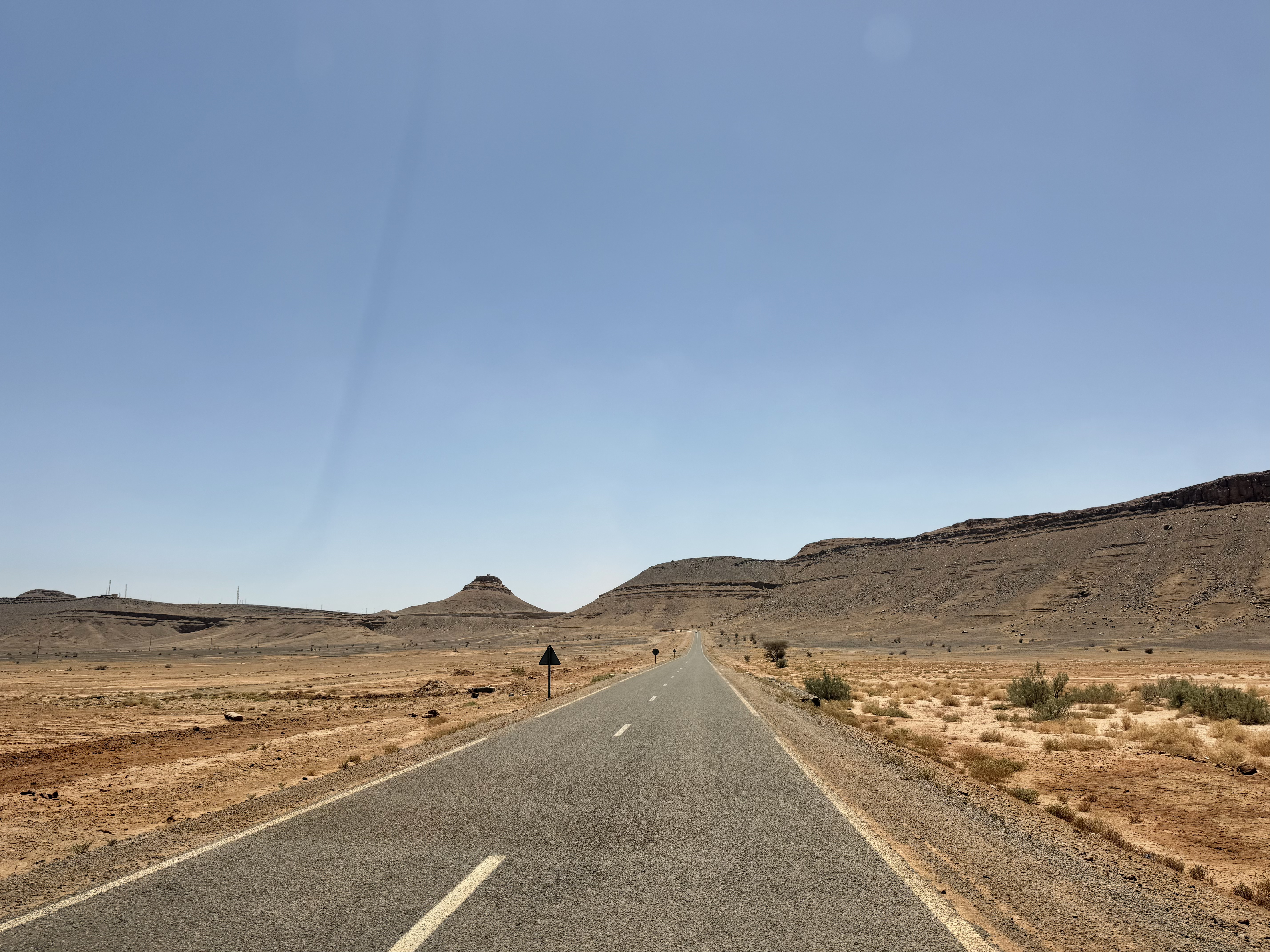 Wüstenstraße im Anti-Atlas, perfekt für einen Roadtrip