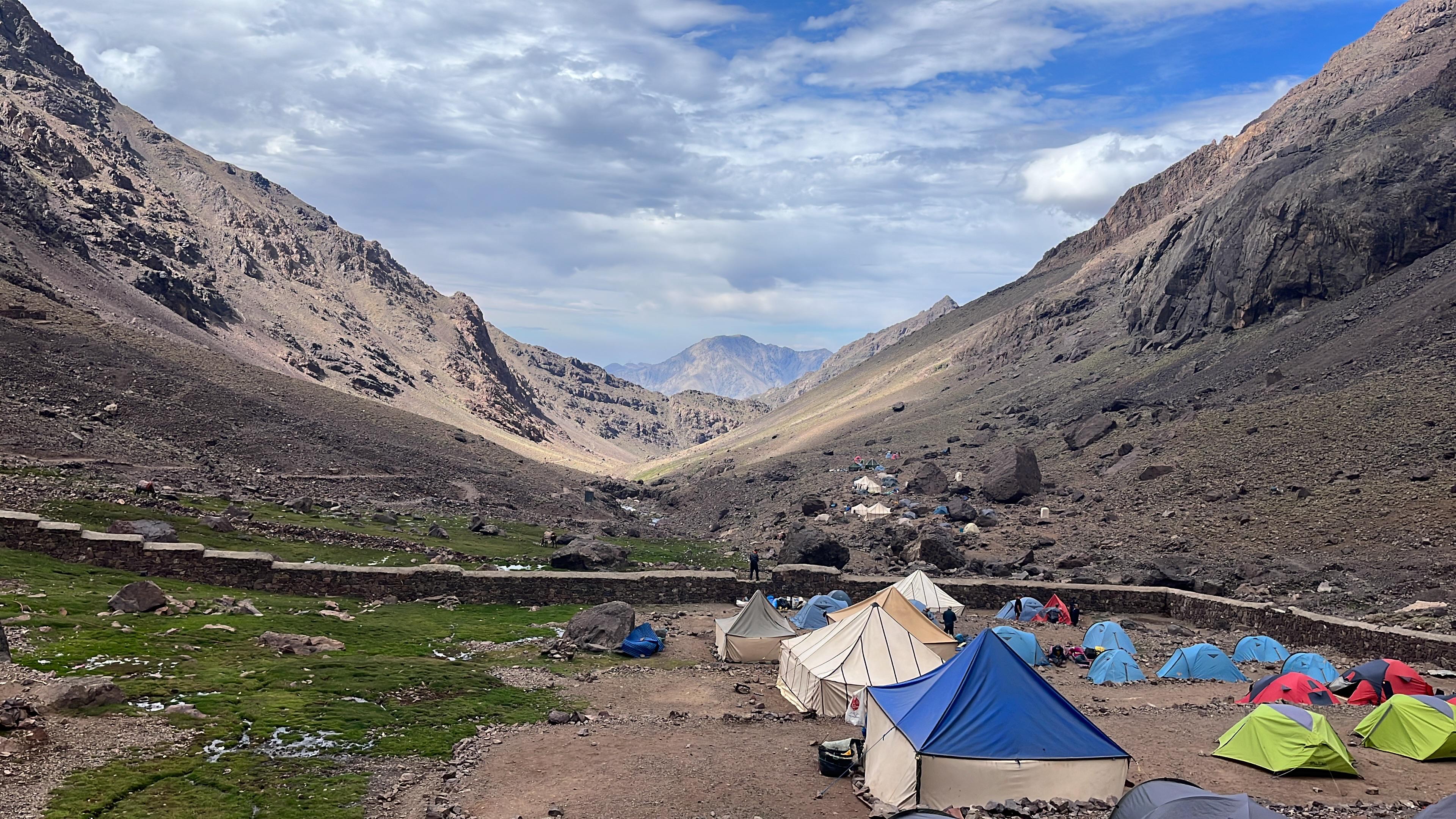 Basislager mit Zelten im Hohen Atlas am Toubkal